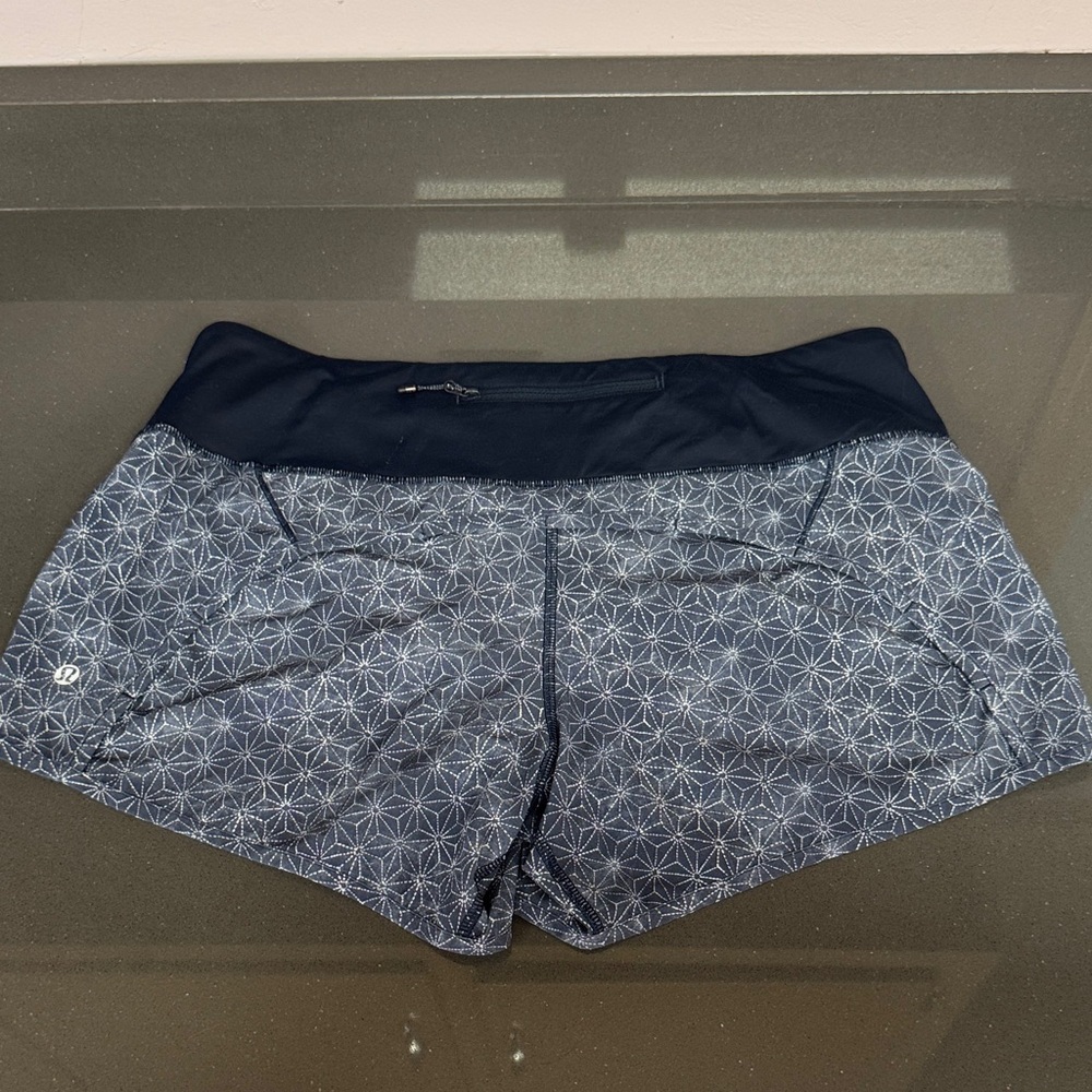 Lululemon Speed Blue and light Gray Patterned Shorts sz 8
